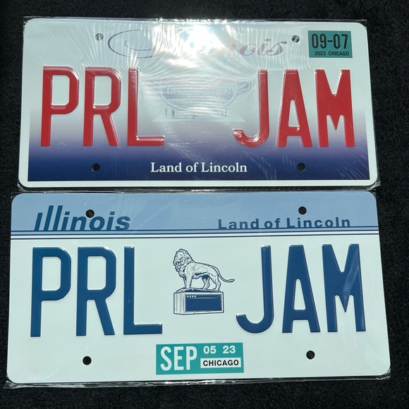 Pearl Jam Chicago 2023 License Plate Set - Picture 2 of 6